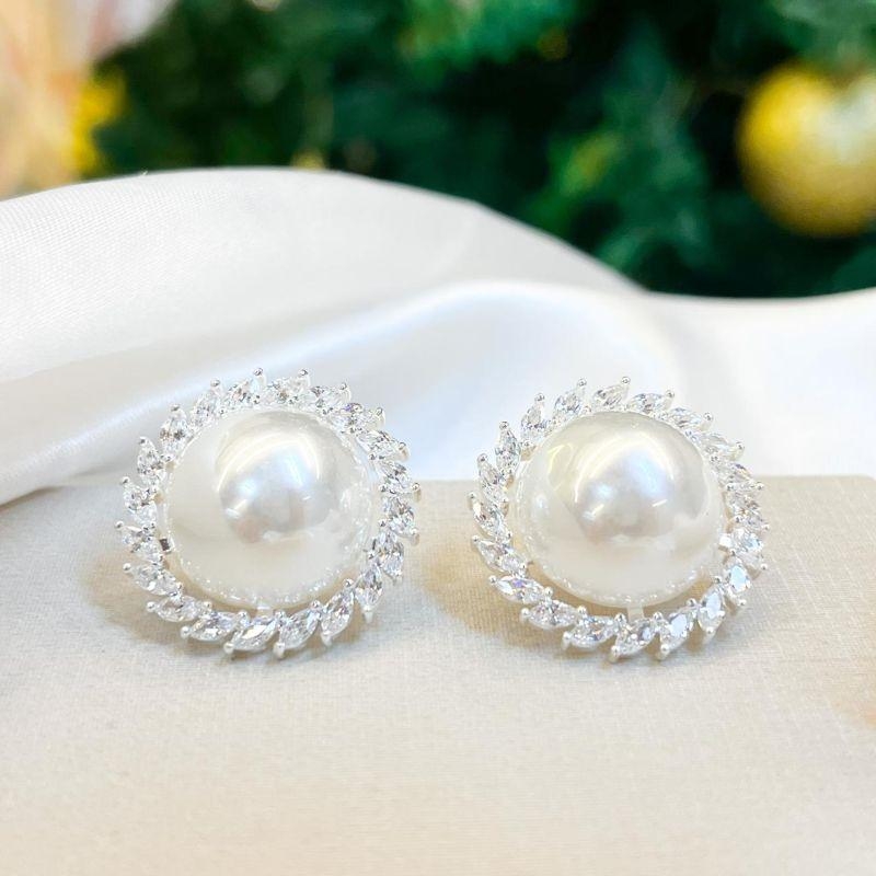 Brinco Pérola Zircônias ao Redor