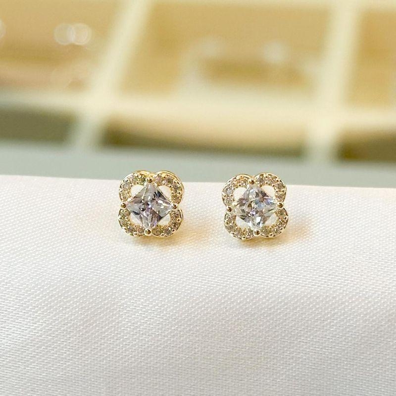 Brinco Quatro Pétalas com Zircônia Cravejado