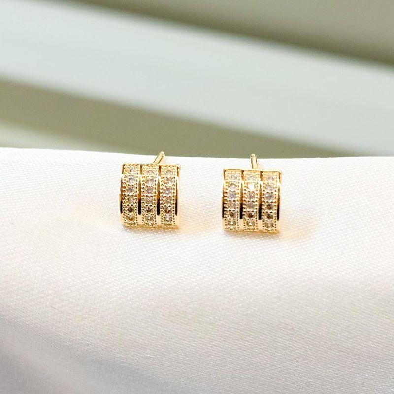 Brinco Três Linhas Cravejado