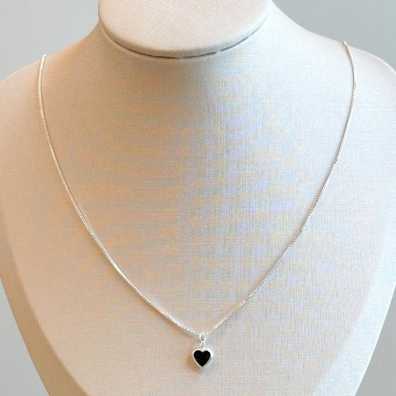 Colar Coraçãozinho Pedra Preta