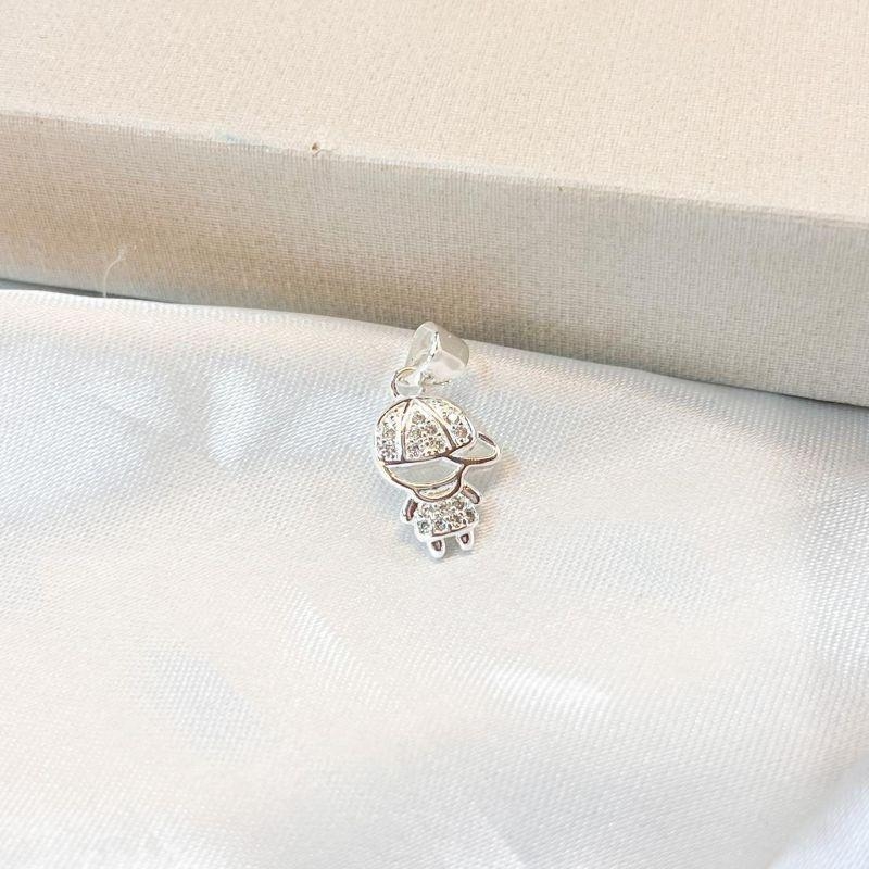 Pingente Menino com Boné