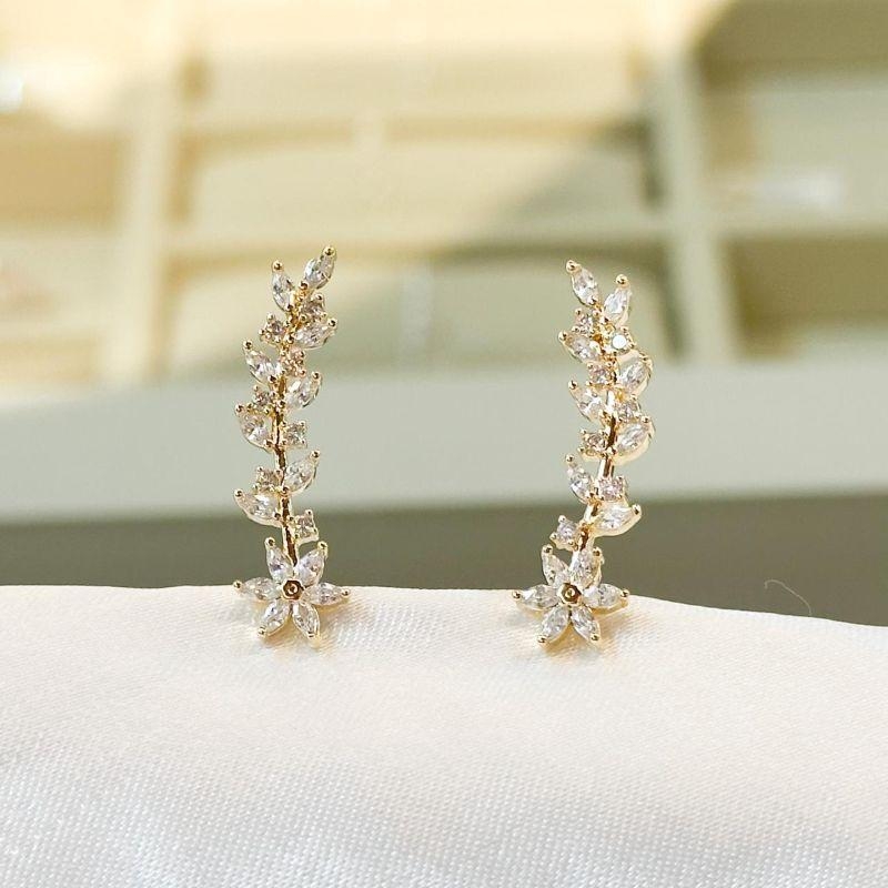 Brinco EarCuff Flores