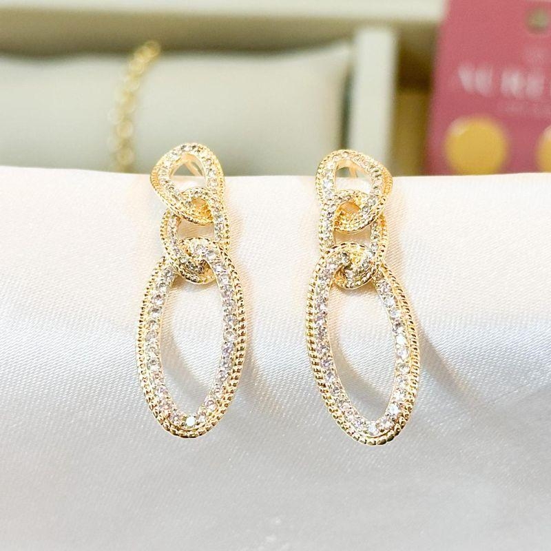 Brinco Três Elos Cravejados