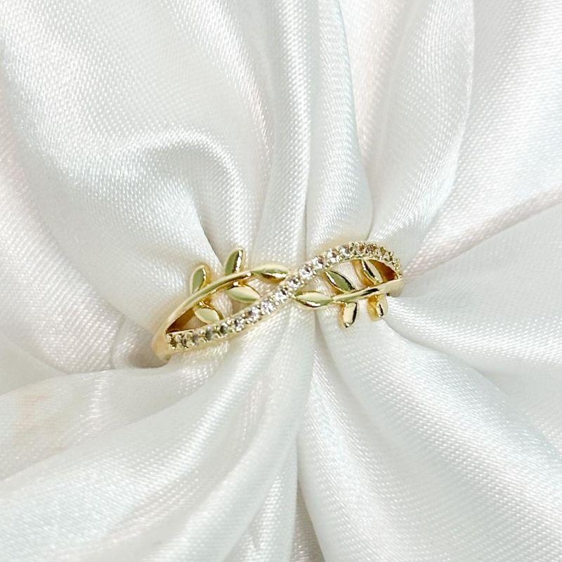 Anel Folhas e Cravejado