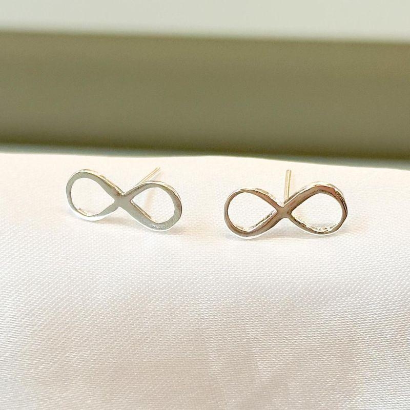 Brinco Infinito Vazado