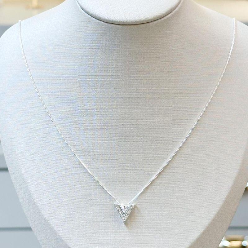 Colar Triangulo Cravejado