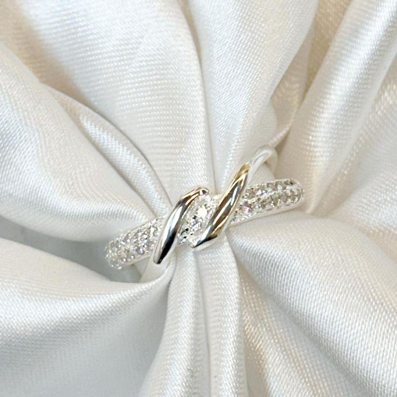 Anel Cravejado Detalhes Lisos