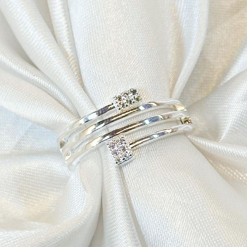 Anel Linhas e Retangulos Cravejados