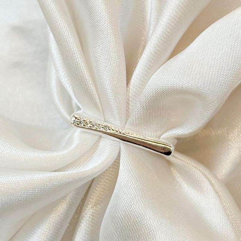 Anel Reto Detalhe Cravejado