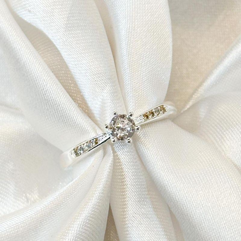 Anel Solitário Aro Cravejado