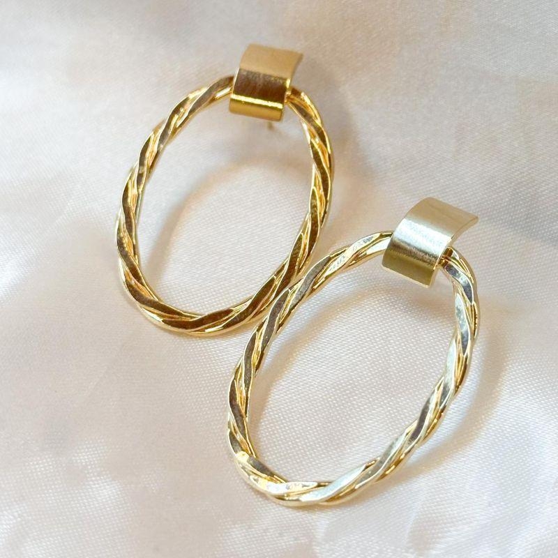 Brinco Fio Oval Pendurado