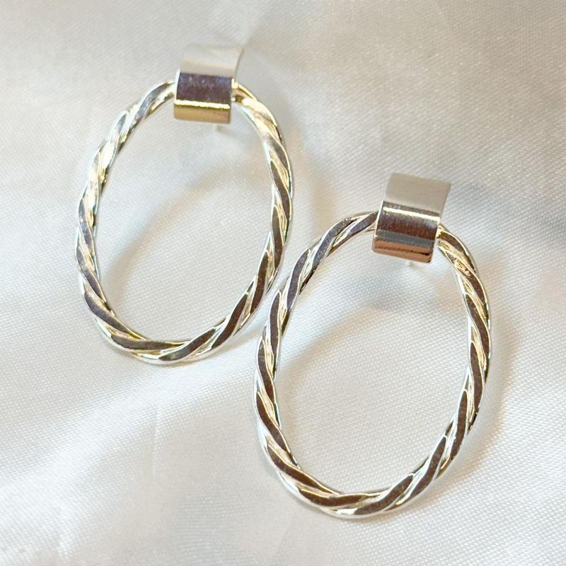 Brinco Fio Oval Pendurado