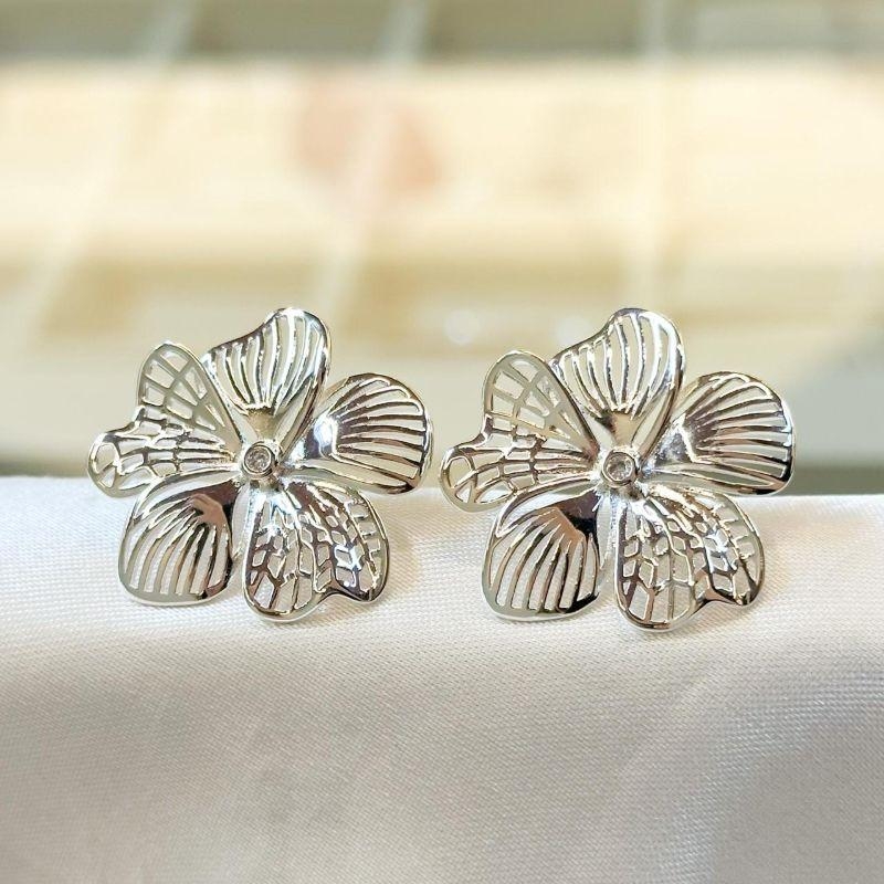 Brinco Flor Folhas Vazadas Organicas