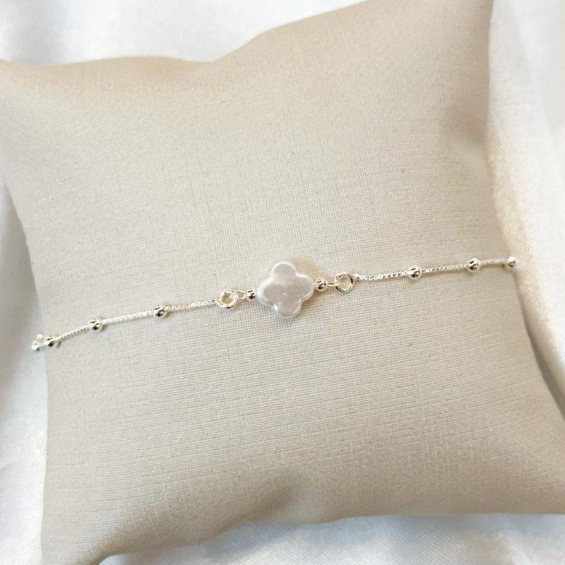 Pulseira Bolinhas com Trevo Branco