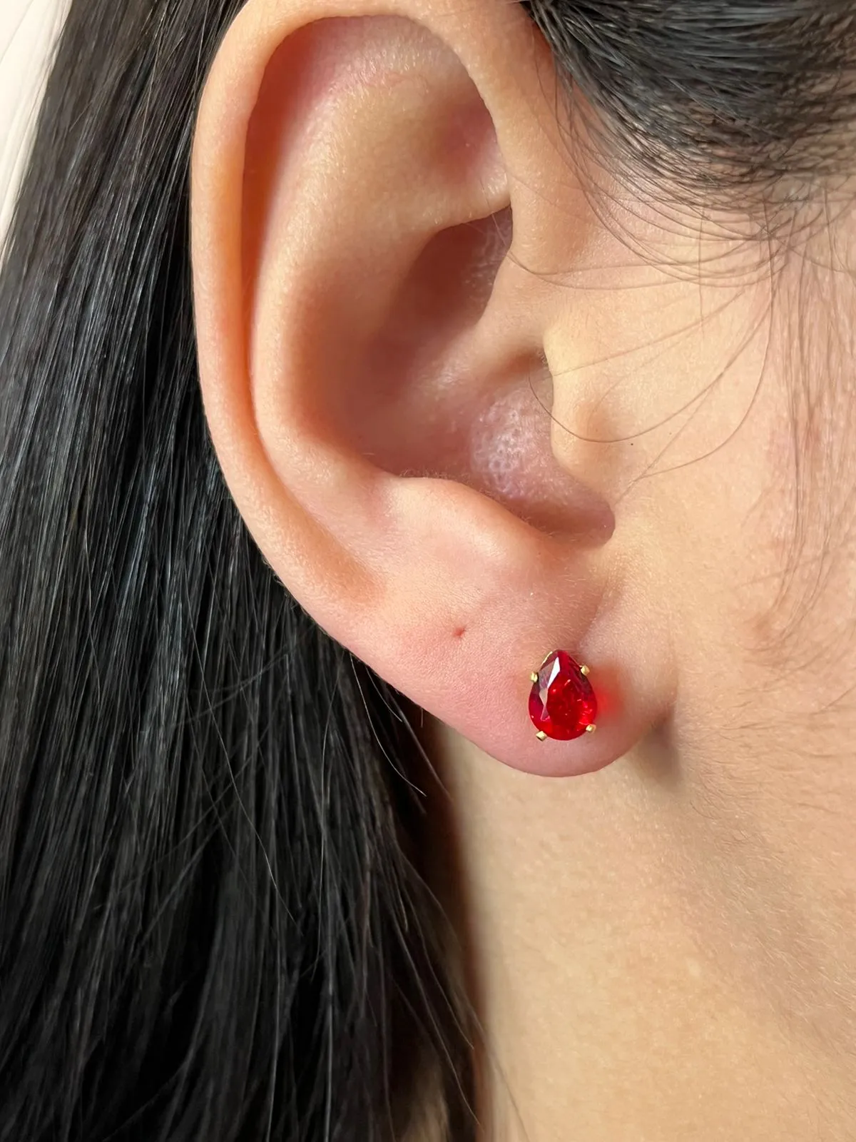 Brinco Gota Zircônia Vermelho