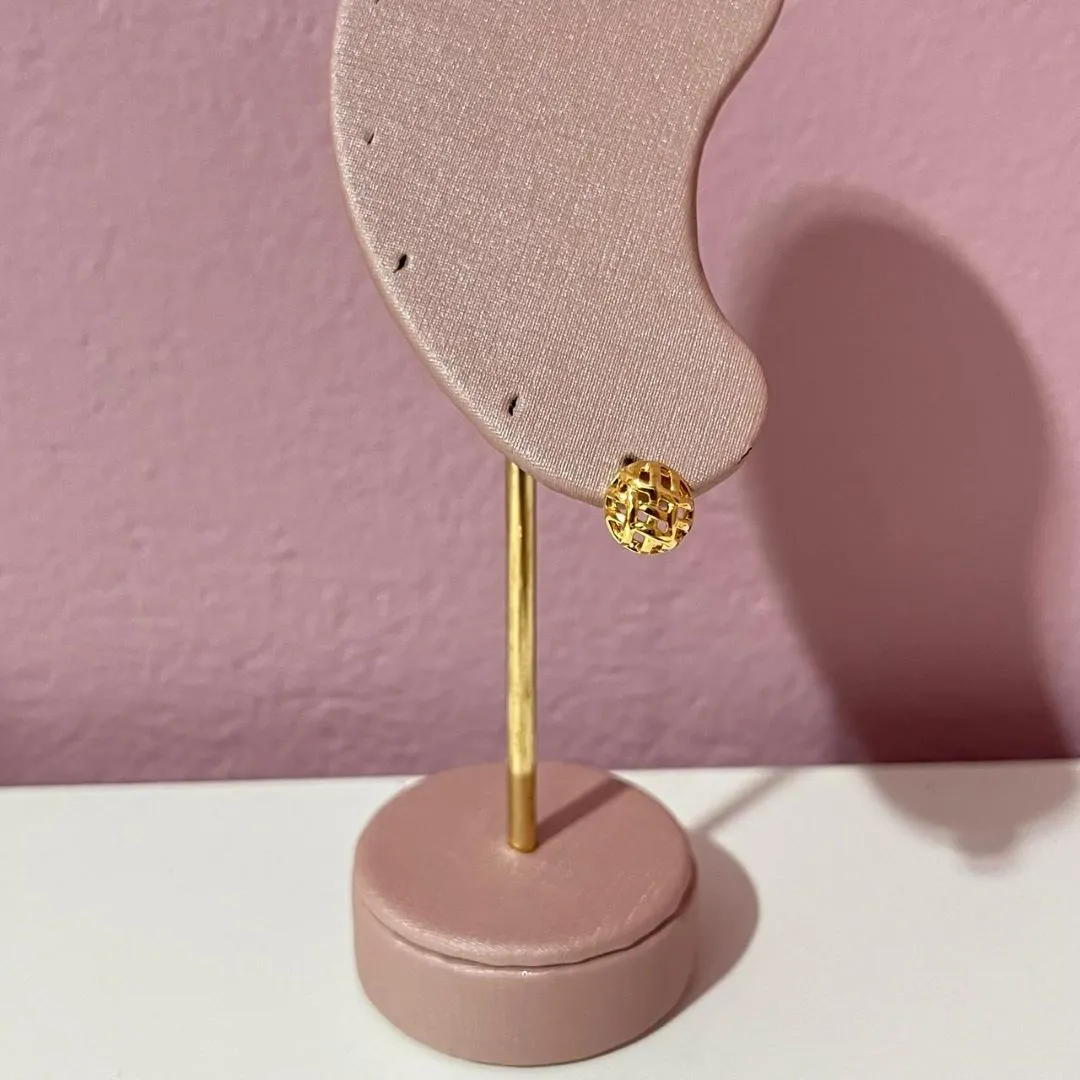 Brinco Bolinha Detalhes Vazados
