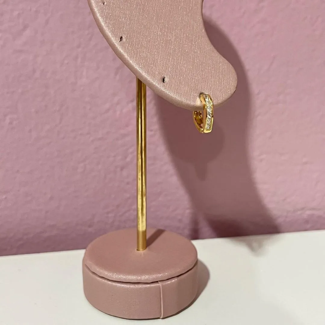 Brinco Argolinha Cravejada em V