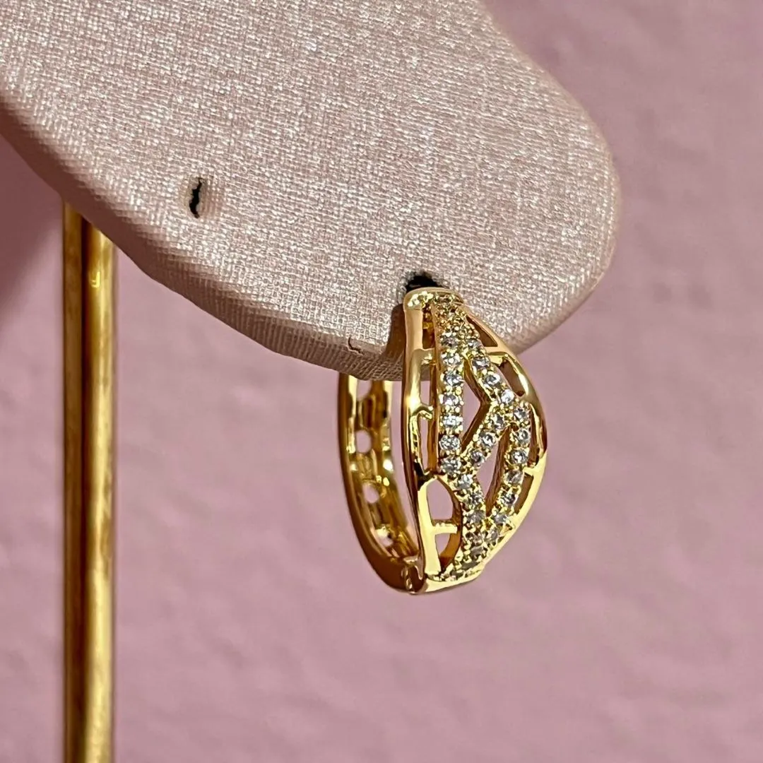 Brinco Argola Cravejada Detalhes Vazados