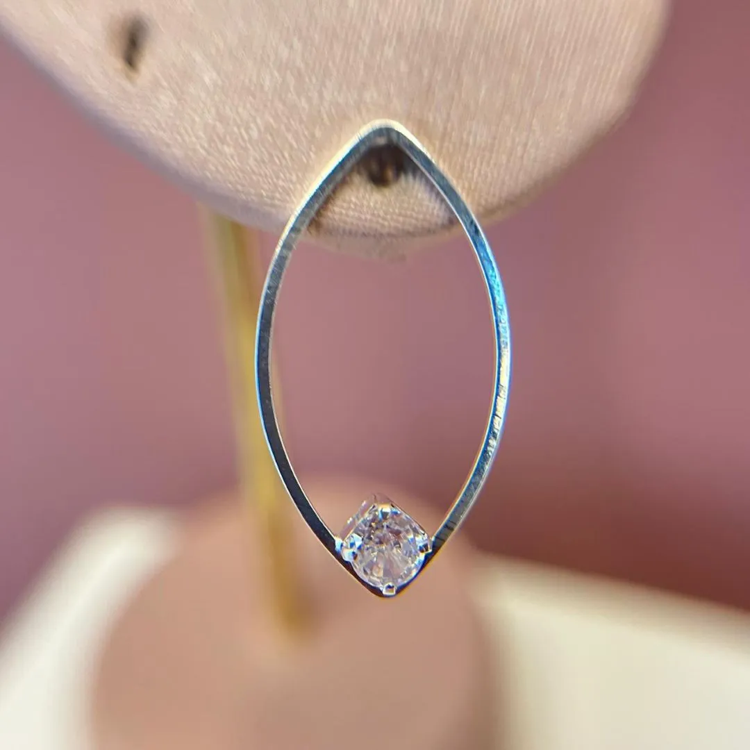 Brinco Oval com Zircônia