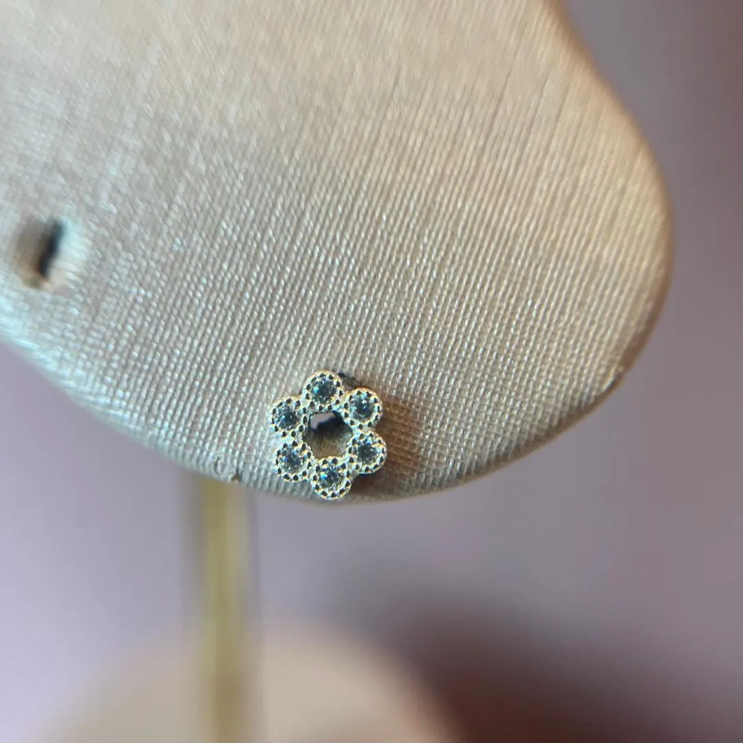 Brinco Seis Pontos de Zircônia