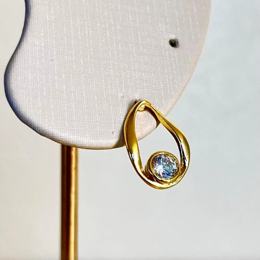 Brinco Gota com Zircônia