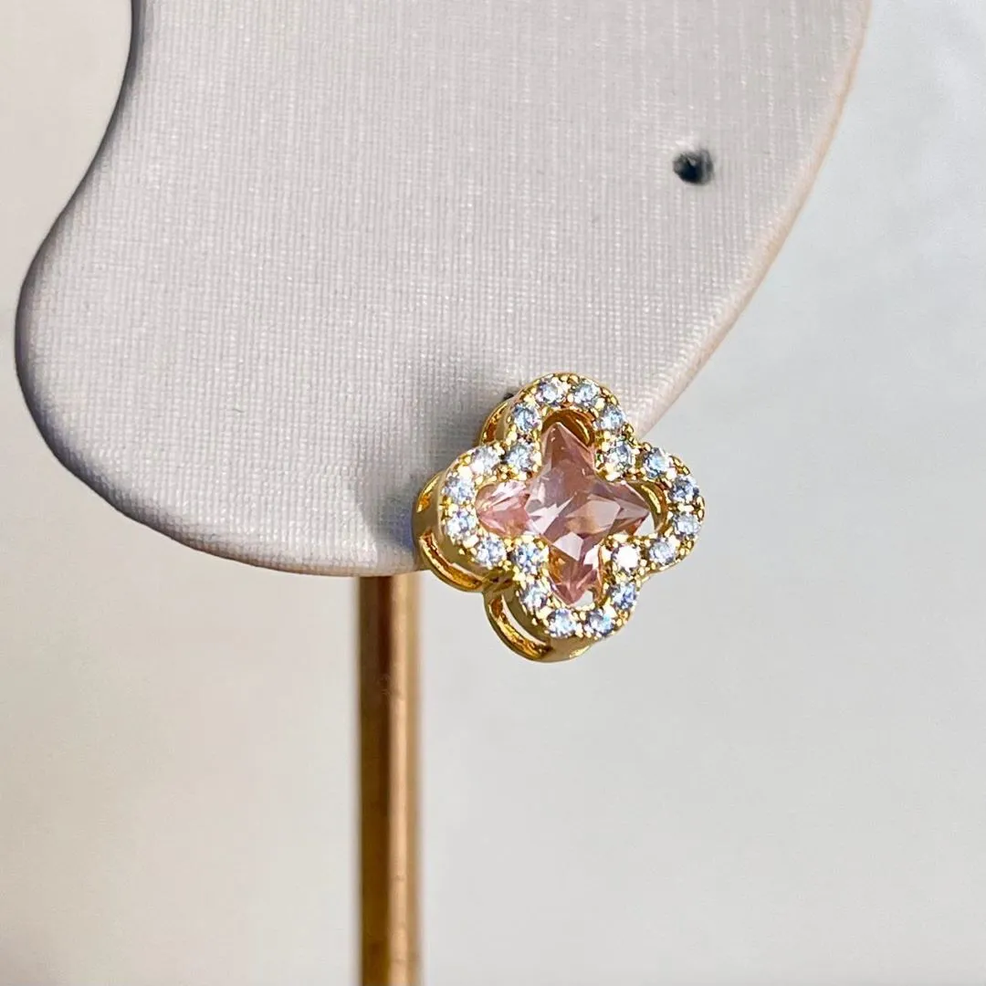 Brinco Van Cleef Cravejado Rosa