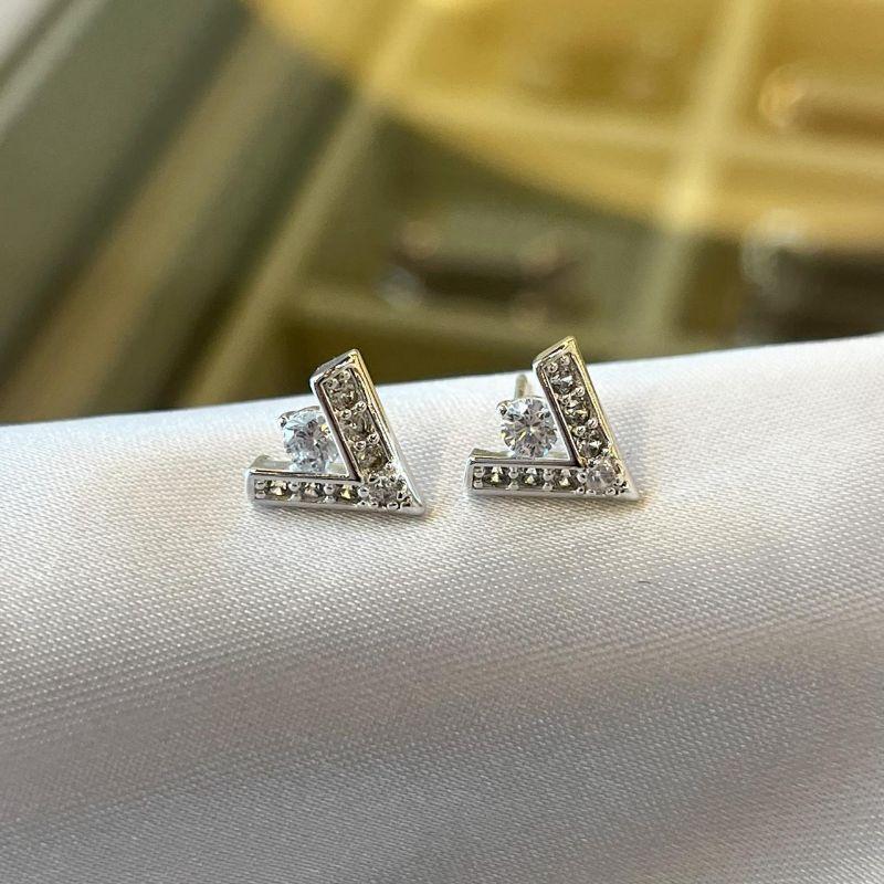 Brinco Triângulo com Uma Zircônia