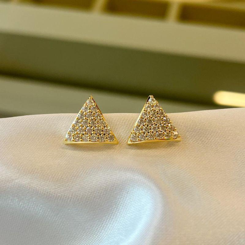 Brinco Triangulo Cravejado