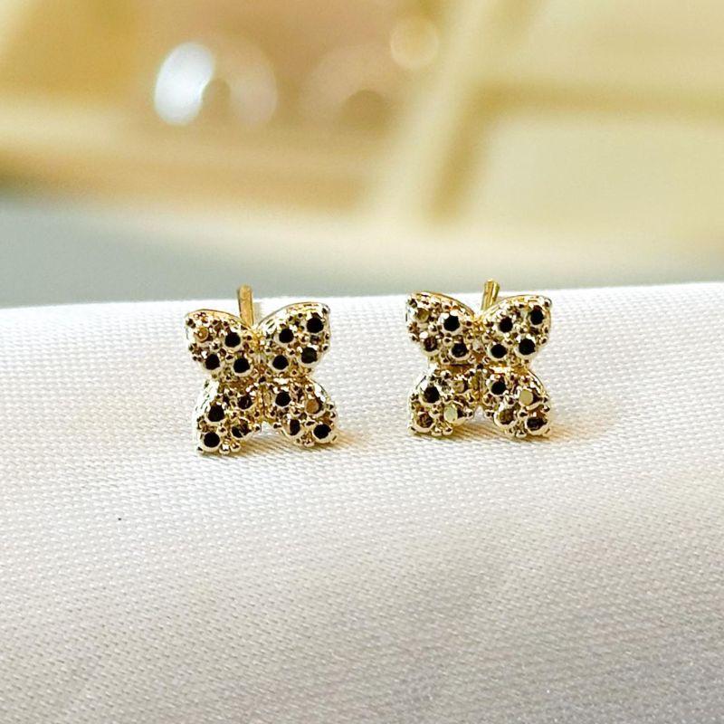 Brinco Flor Pétalas