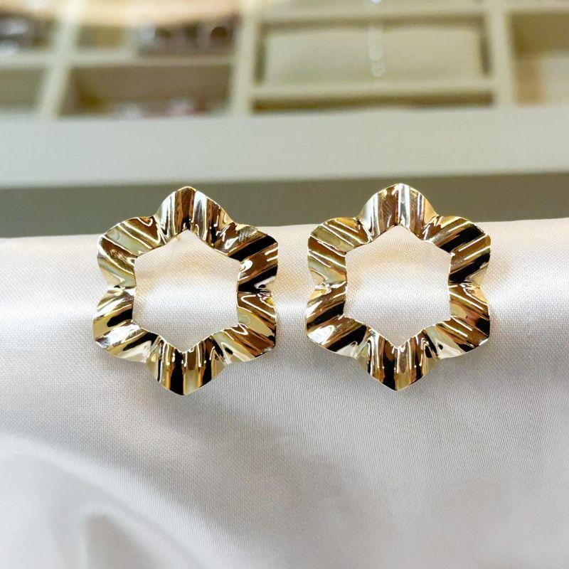 Brinco Flor Vazada Ondas