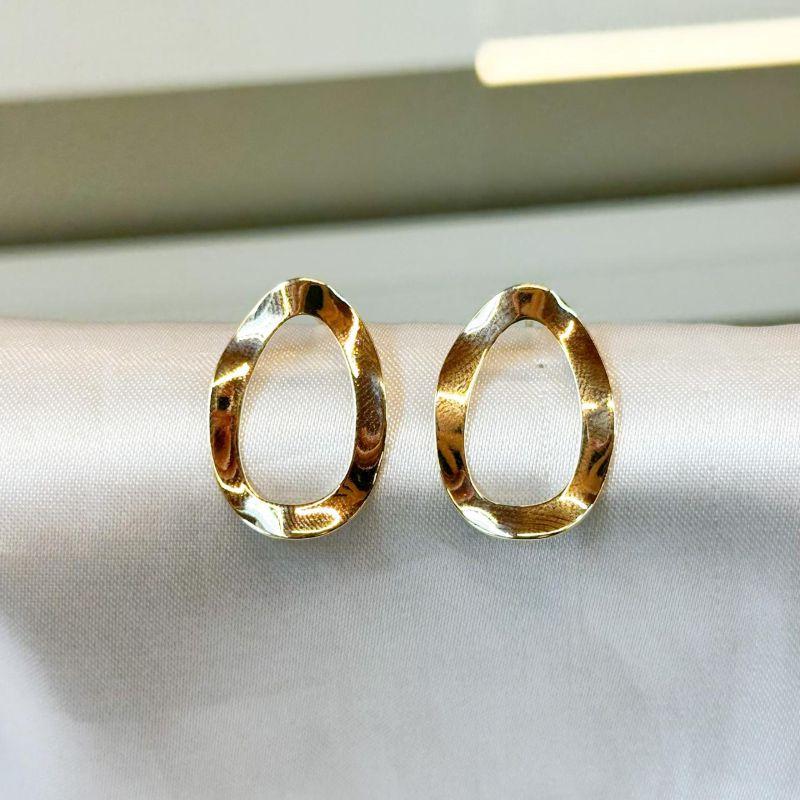 Brinco Oval Orgânico Vazado