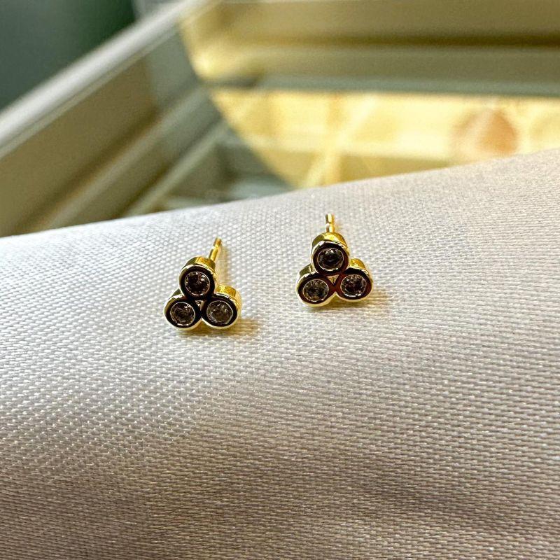 Brinco Três Zircônias