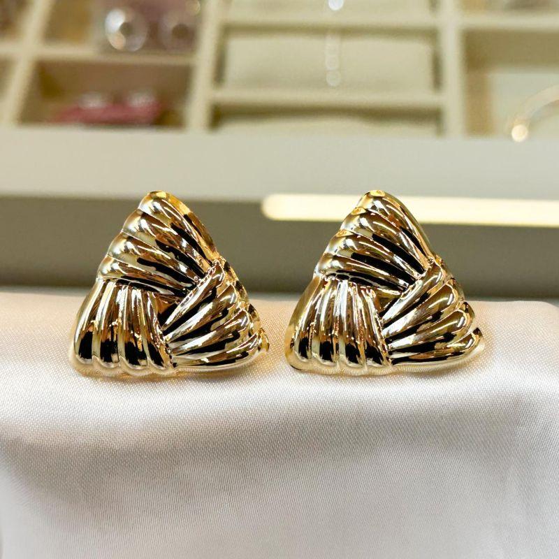 Brinco Triângulo Listras