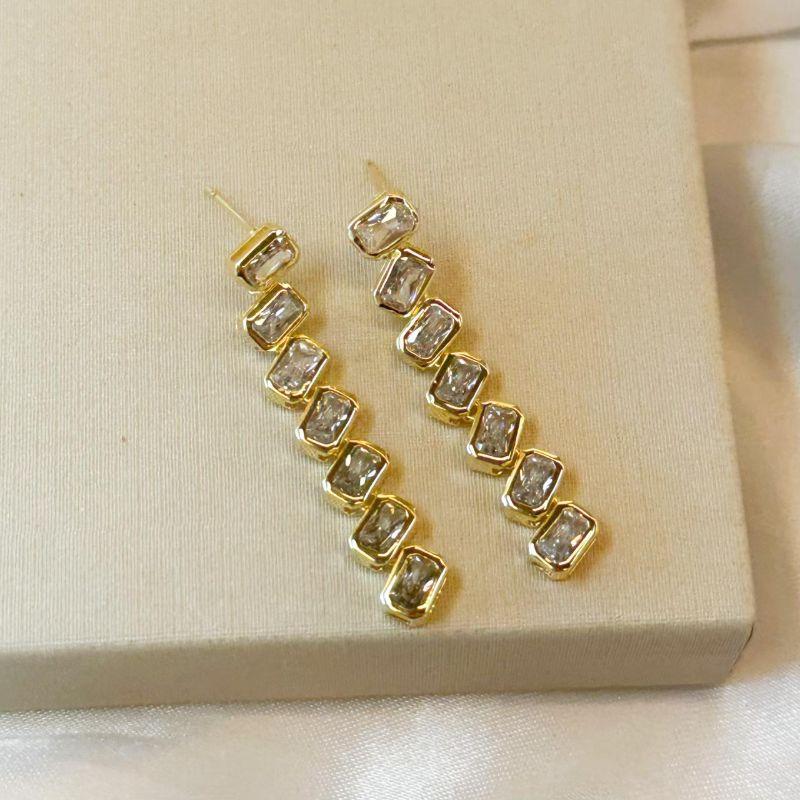 Brinco Zircônias Penduradas