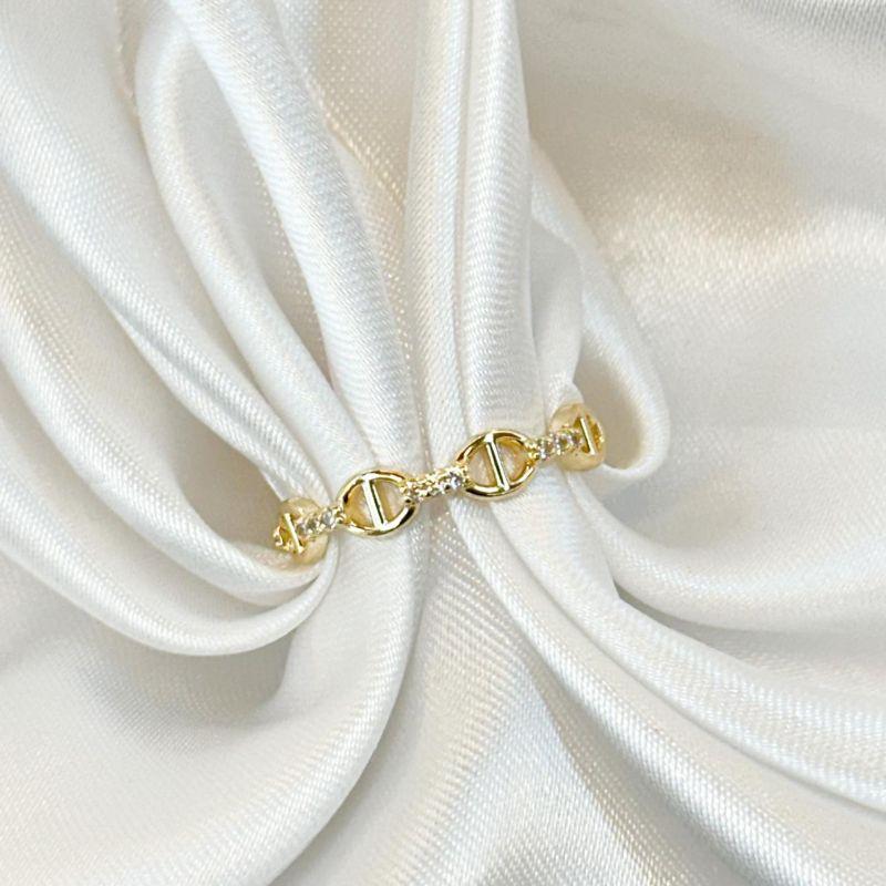 Anel Círculo Vazado com Três Zircônias