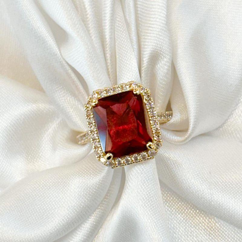 Anel Cravejado Zircônia Vermelha