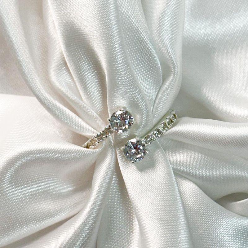 Anel Duas Zircônias Cravejado