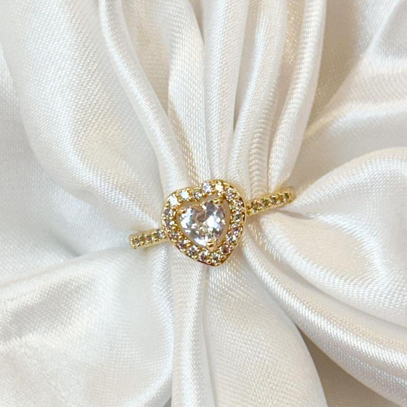 Anel Solitário Coração com Borda Cravejada