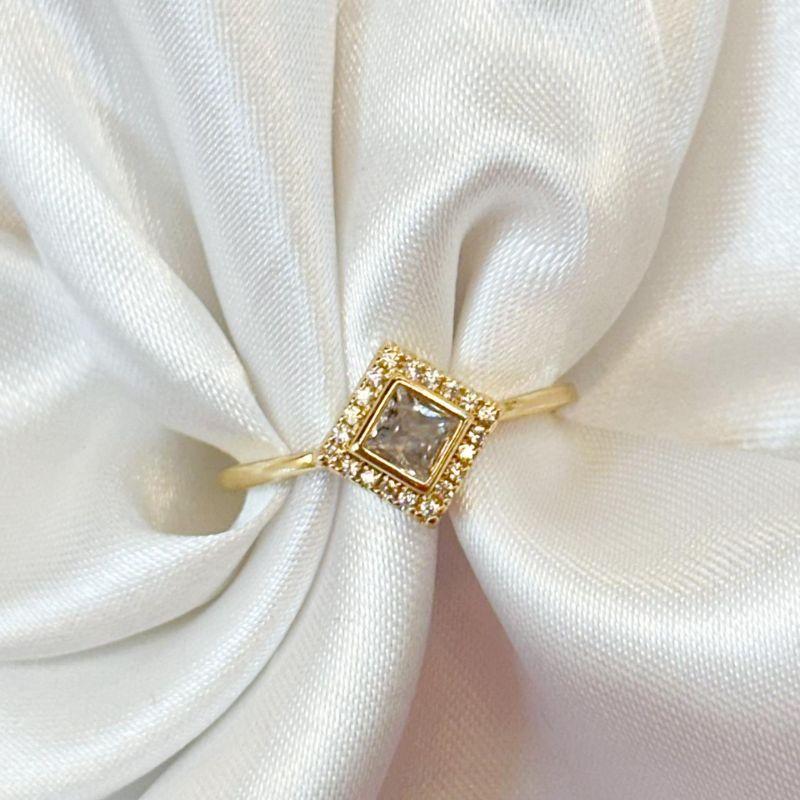 Anel Zircônia Quadrada Borda Cravejada