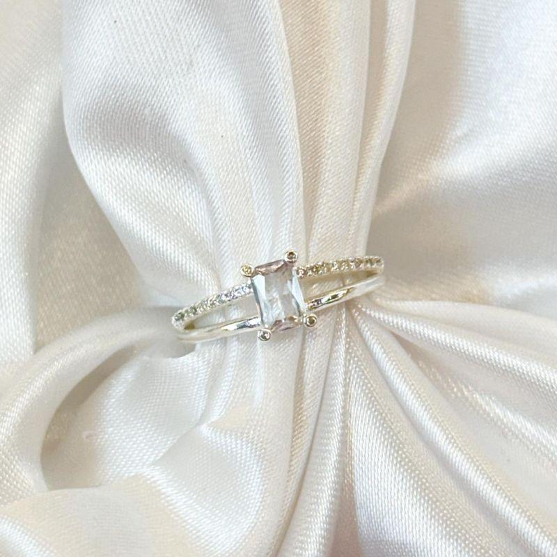 Anel Zircônia Retângular Aro Liso e Cravejado