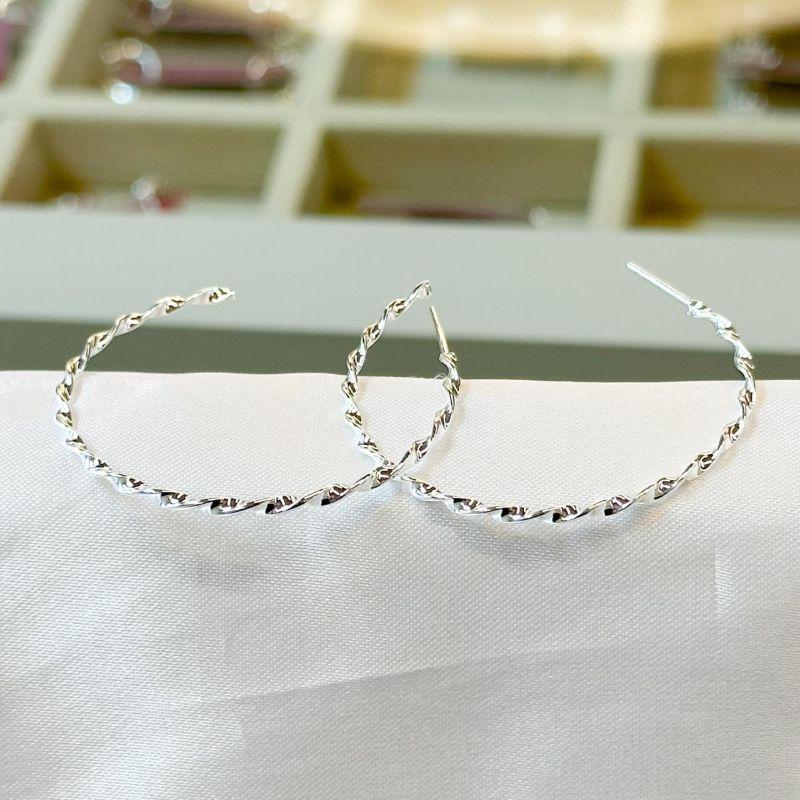 Brinco Argola Trançada Lisa