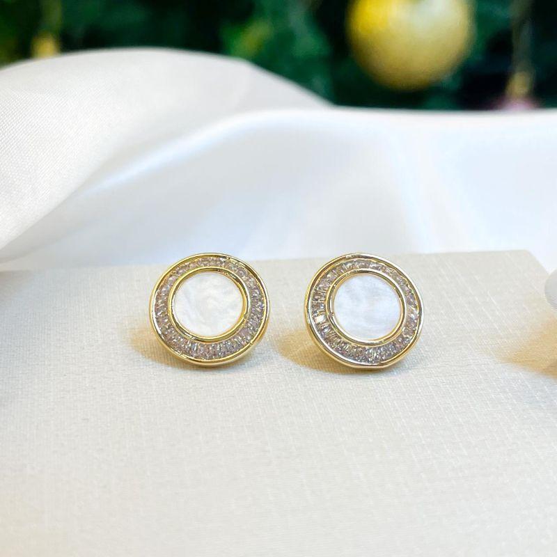 Brinco Madreperola Circulo Cravejado