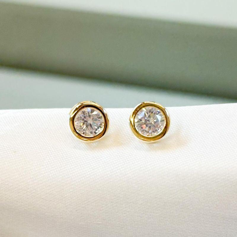 Brinco Zircônia Redonda M