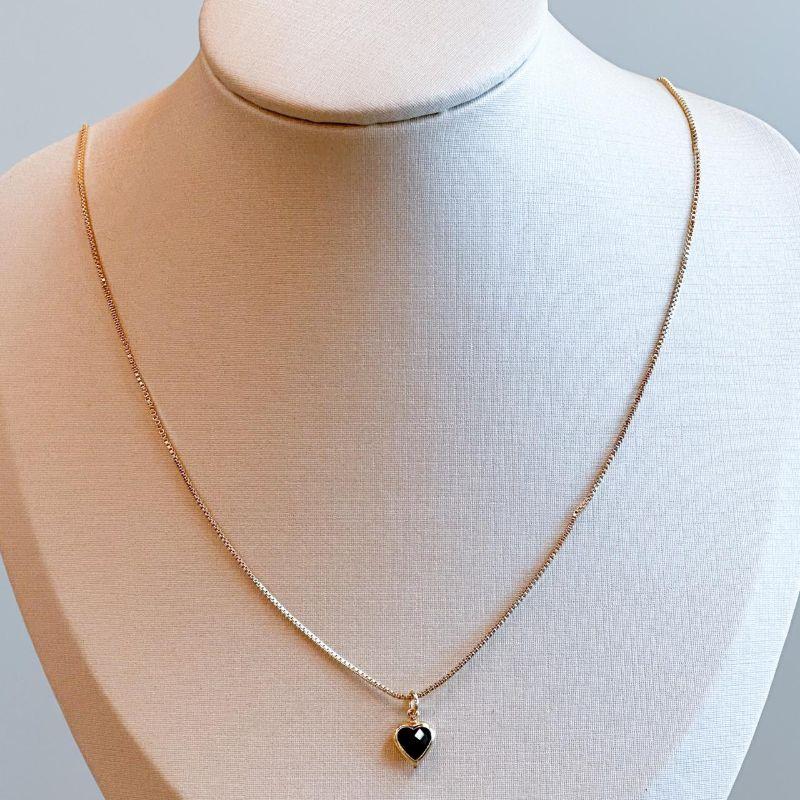 Colar Coraçãozinho Pedra Preta