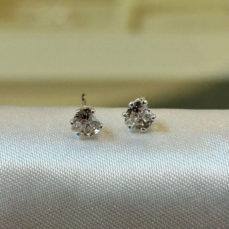 Brinco Ponto de Luz Coração M