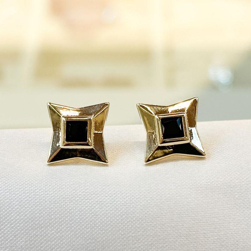 Brinco Quadrado Preto