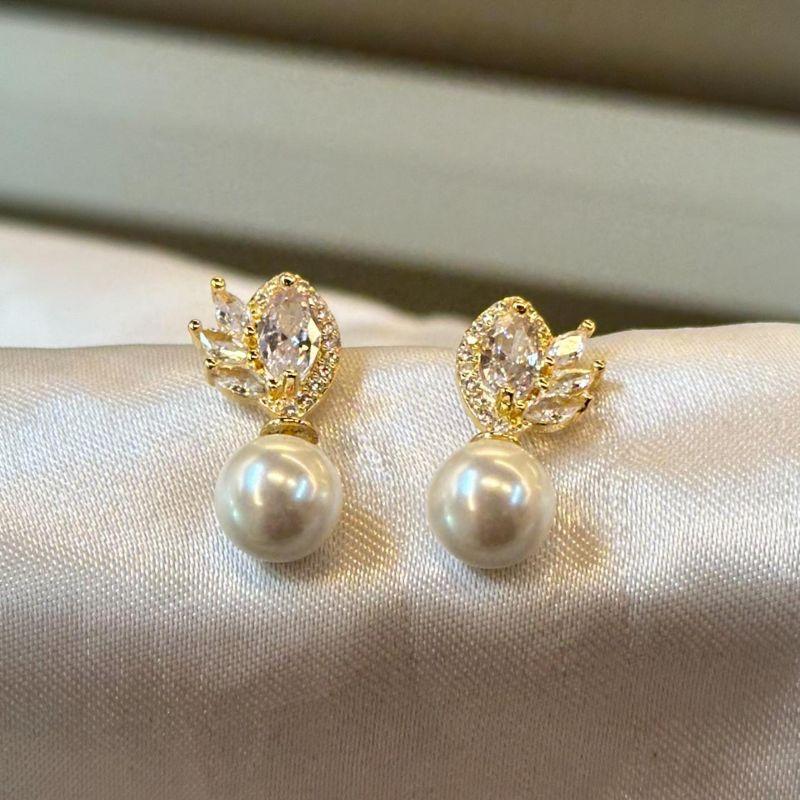 Brinco Zircônias e Pérola Pendurada