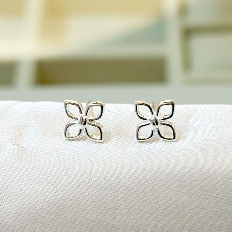 Brinco Flor Quatro Petalas