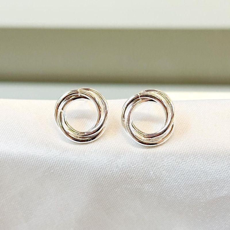 Brinco Três Fios Vazado