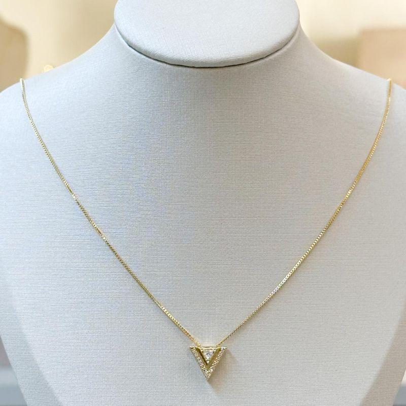 Colar Triangulo Cravejado